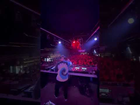 Throwing it back to Toni Varga's unforgettable live DJ set at Pandora
in Sevilla. The crowd loved ev