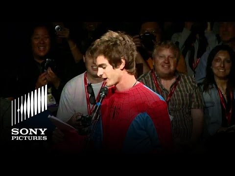 Andrew Garfield Has Superhero Moment - UCz97F7dMxBNOfGYu3rx8aCw