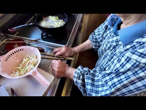 体調不良を乗り越えて...96歳、手の痺れと闘いながらの昼食