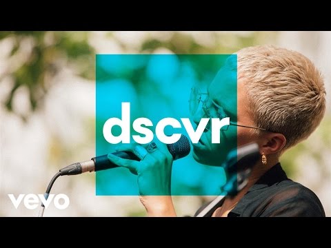 Poppy Ajudha - Love Falls Down (Live) - Vevo dscvr @ The Great Escape 2017 - UC-7BJPPk_oQGTED1XQA_DTw