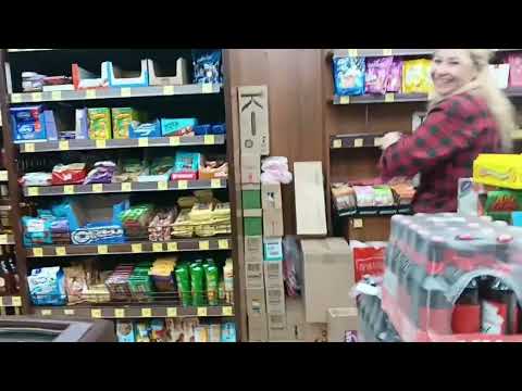 Смотри сейчас! Весёлое видео когда я пошла в фурсьюте в магазин!