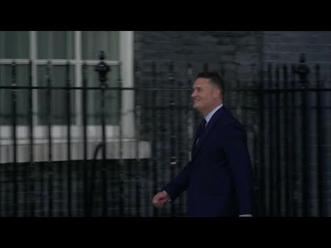 Ex-UK health secretary Streeting arrives at Downing Street as Burnham names cabinet ministers | AFP