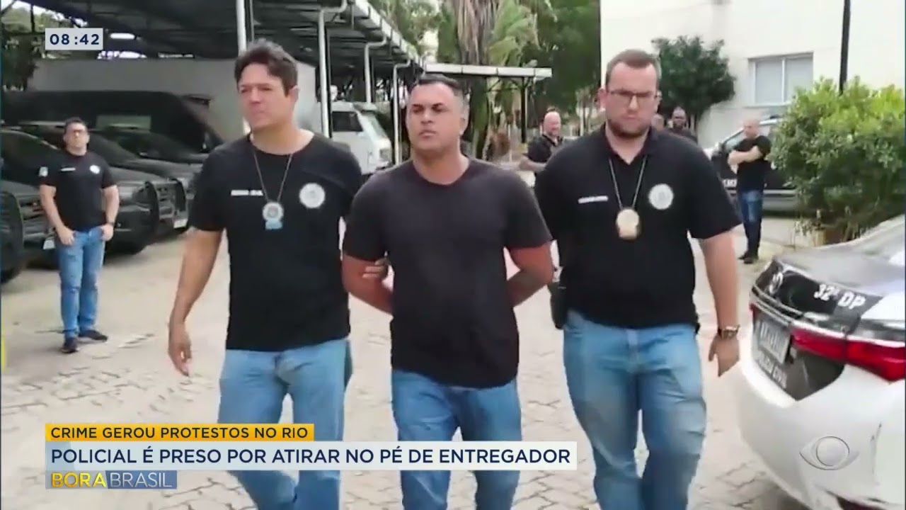 Policial é preso por atirar no pé de entregador