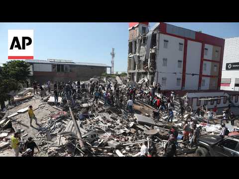 哥伦比亚7.4级地震致至少111人死亡，居民在废墟中搜寻