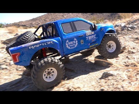 KiNG RAPTOR in the DESERT - NEW TRAIL: 1/8 scale FORD F150 BLUE & WHITE TRACTION HOBBY FOUNDER - UCxcjVHL-2o3D6Q9esu05a1Q