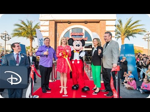 Reese Witherspoon Opens Planet Hollywood Observatory at Disney Springs - UC1xwwLwm6WSMbUn_Tp597hQ