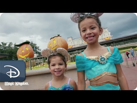 #DisneyKids: Happy Haunts Brewing at Mickey's Not-So-Scary Halloween Party - UC1xwwLwm6WSMbUn_Tp597hQ