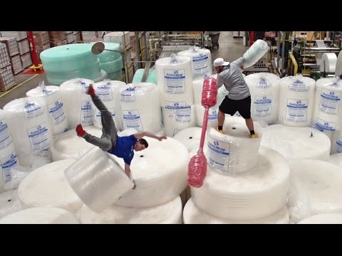 Bubble Wrap Battle | Dude Perfect - UCRijo3ddMTht_IHyNSNXpNQ