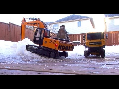 RC ADVENTURES - 1/12 Scale Earth Digger 4200XL Excavator & 8x8 Tipper Truck / Triple Axle Trailer - UCxcjVHL-2o3D6Q9esu05a1Q