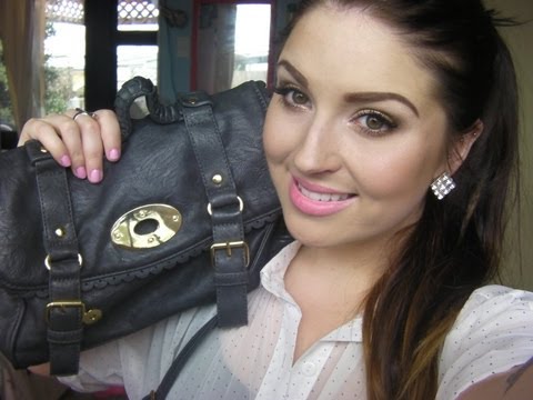 TAG! Whats In My Purse? :) ft. @BettyShoe Bag - UCMpOz2KEfkSdd5JeIJh_fxw