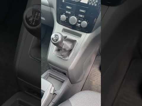 Dove si trova la porta OBD sulla Vauxhall Zafira B?