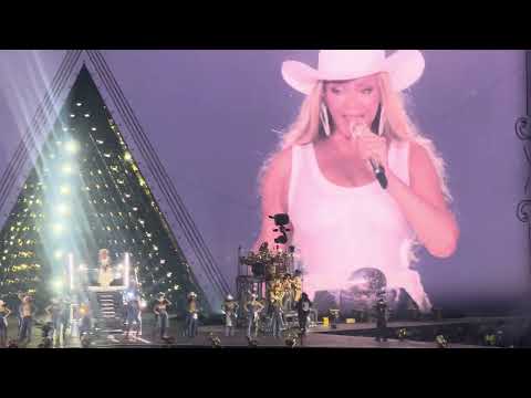 Beyoncé London - Texas + Crazy in Love + Single Ladies + Loveon Top + Irreplaceable + If I WereA Boy