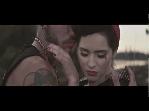 Ewelina Lisowska - Nieodporny Rozum (Official Music Video) - UCOmcA3f_RrH6b9NmcNa4tdg