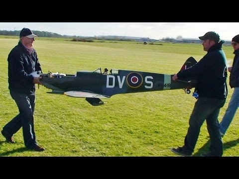 LARGE 1/4 SCALE MICK REEVES RC SPITFIRE EP TEST FLIGHT AT LMA RC MODEL AIRCRAFT SHOW ROUGHAM - 2013 - UCMQ5IpqQ9PoRKKJI2HkUxEw