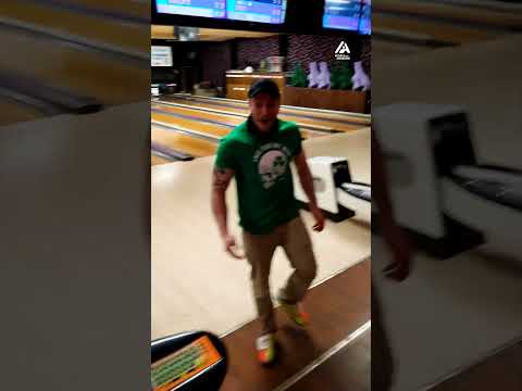 Guy Throws Spare With Two Bowling Balls | People Are Awesome - UCIJ0lLcABPdYGp7pRMGccAQ