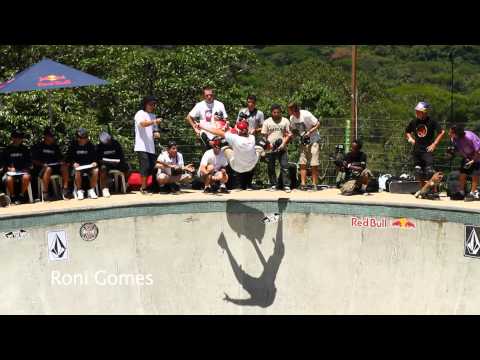 Young and old skate the bowl in Brazil - Clip 3 - Red Bull Skate Generation - UCblfuW_4rakIf2h6aqANefA