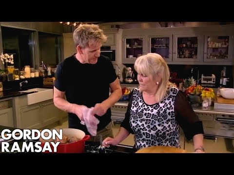 Spicy Braised Oxtail, Chinese Style | Gordon Ramsay - UCIEv3lZ_tNXHzL3ox-_uUGQ