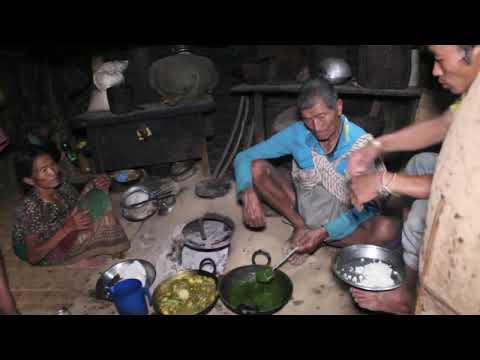How to cook food of rice and curry of beans and potatoes in traditional way