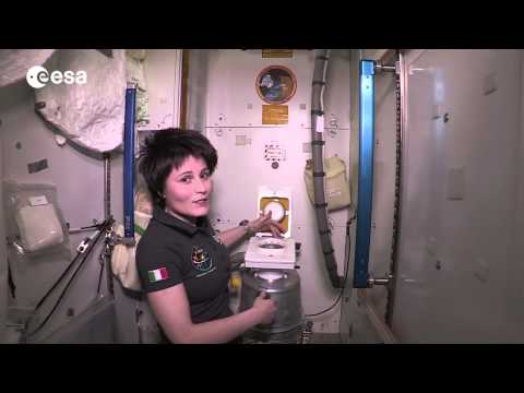 In Space Everyone Can Hear You Poop | Video - UCVTomc35agH1SM6kCKzwW_g