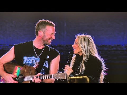 Tini Stoessel & Chris Martin