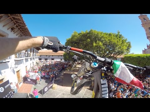 GoPro: Downhill Taxco 2016 Course Preview with Chris Van Dine, Antoine Bizet and Wil White - UCqhnX4jA0A5paNd1v-zEysw