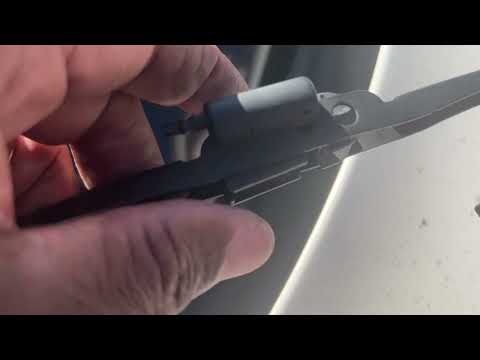 Come sostituire i tergicristalli anteriori della Jaguar S-Type