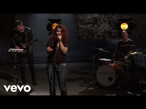 Alessia Cara - Here - Vevo dscvr (Live) - UC2pmfLm7iq6Ov1UwYrWYkZA