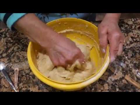 Italian Grandma Makes Cinnamon Cake - UCQ5BnGcZx7XlkFKx8q3dsmw