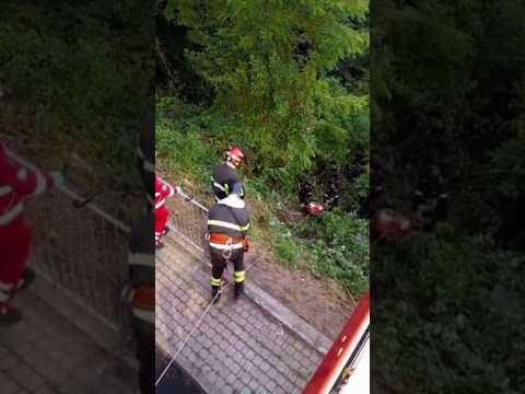 Soccorso ai giovani finiti nella scarpata a Baldissero