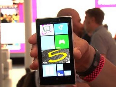 T-Mobile flaunts Nokia's new Lumia 925 - UCOmcA3f_RrH6b9NmcNa4tdg
