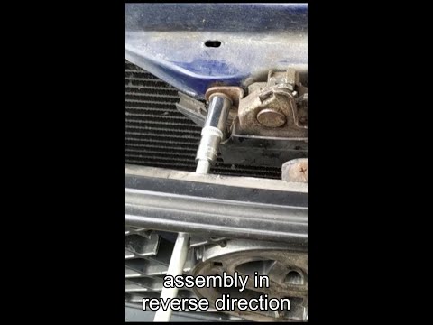 Come aprire il cofano di una Toyota Corolla quando il cavo � rotto