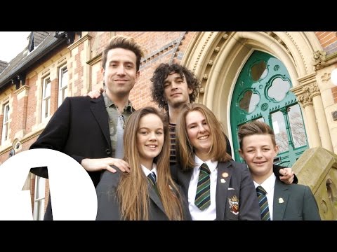 Matty from The 1975 does The School Run - UC-FQUIVQ-bZiefzBiQAa8Fw