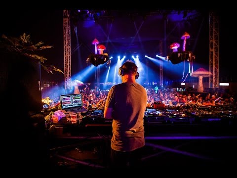 TomorrowWorld 2014 | Pete Tong Interview - UCsN8M73DMWa8SPp5o_0IAQQ