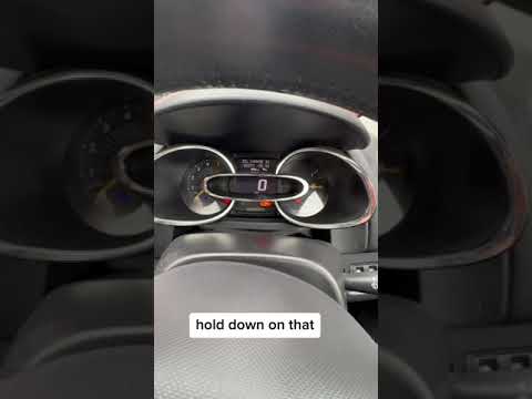 Come si resetta la spia del service, nella Renault Clio?
