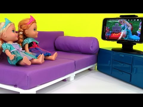 At the HOTEL ! Elsa & Anna toddlers watch TV - Playing - Vacation Adventure - UCQ00zWTLrgRQJUb8MHQg21A