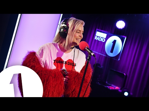 Anne-Marie covers the Spice Girls - Say You'll Be There in the Live Lounge - UC-FQUIVQ-bZiefzBiQAa8Fw