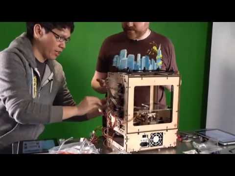 Tested Builds a Robot That Can Build Anything, Except Itself - UCiDJtJKMICpb9B1qf7qjEOA