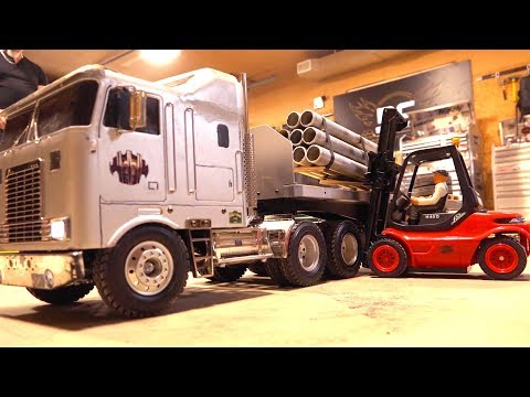 Forklift Fights: The Battle Continues - Dual Forklift Operators Race to Win on RC LOADiNG WARS - UCZS4lGPG6JJs1NdtiHXsABw