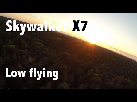 Skywalker X7 - Low flying - UCALbFhp7YhbitOkg11LS2cg