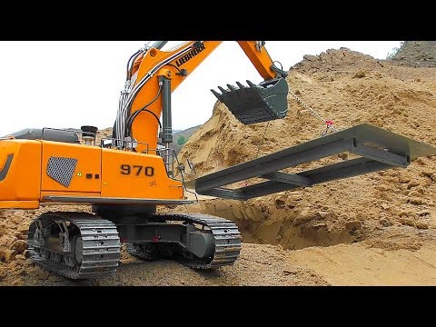 AWESOME RC CONSTRUCTION SITE! MODIFIED LIEBHER R970 AT WORK! COOL RC SCALE VEHICLES IN ACTION - UCT4l7A9S4ziruX6Y8cVQRMw