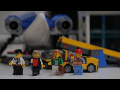 Let's build: Lego City airport, featuring an 18-inch Lego plane - UCOmcA3f_RrH6b9NmcNa4tdg