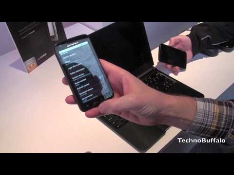 Motorola Atrix: Hands on Demo (AT&T 4G LTE) - UCR0AnNR7sViH3TWMJl5jyxw