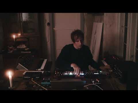 Christian Löffler - Bird (Live Studiosession) - UCdGOUsLqm5_ds01HX9xMRHg