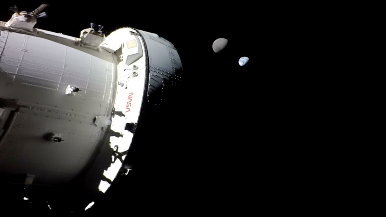 NASA‘s Orion spacecraft reaches midpoint of first Artemis mission