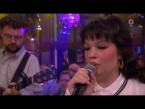 Lola Young - Messy „ not Messi “ (Live - in Hamburg) - Inas Nacht Late Night Show - 05. October 2024