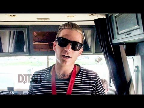 Broadside - BUS INVADERS Ep. 1068 [Warped Edition 2016] - UCybDimFZ3eoUQxSArdqCe9g