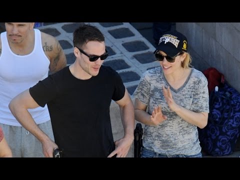 Are Rachel McAdams and Taylor Kitsch Dating? - UCdtXPiqI2cLorKaPrfpKc4g