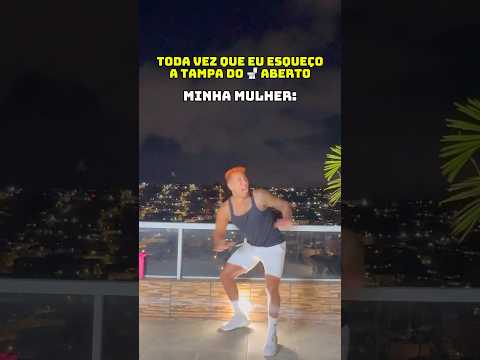 Quem esquece a tampa aberta?​⁠@mayca.brasil #humor #comedia #funnymemes #short