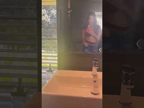 🤩 MIRROR SELFIE on point #rheachakraborty #holiday #shorts