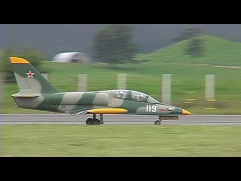 Turbine powered RC jet plane crashes after flame-out - UCQ2sg7vS7JkxKwtZuFZzn-g